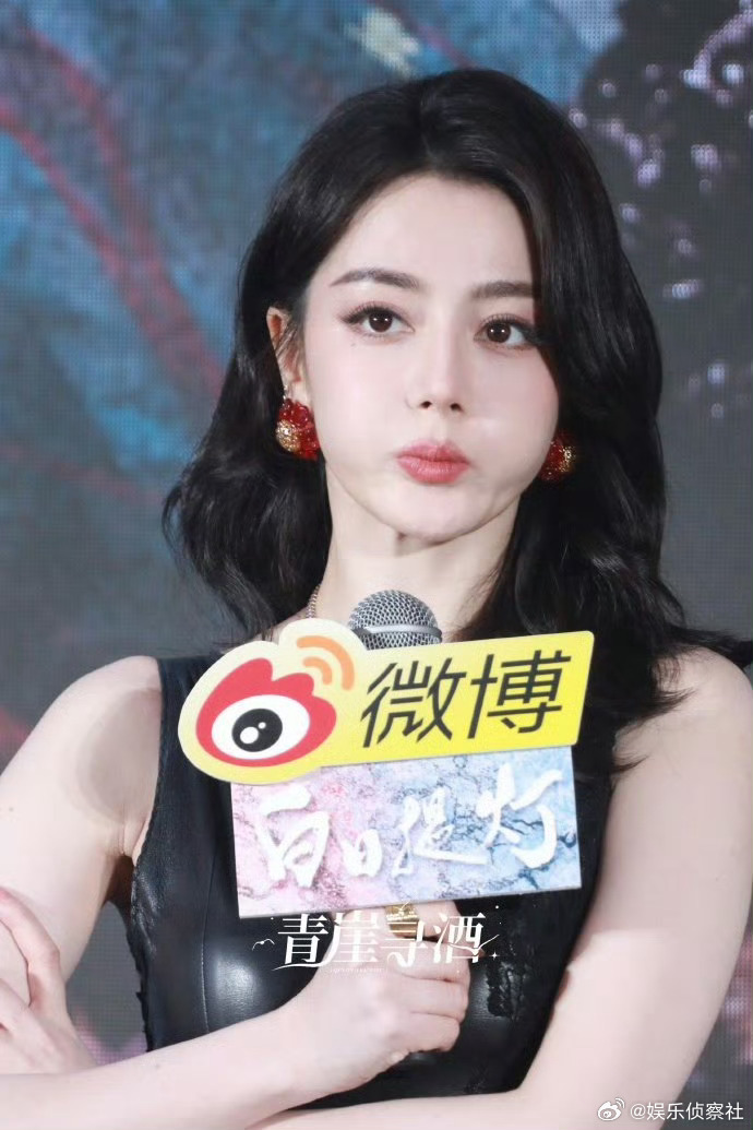 迪丽热巴真的貌美，生图都这么扛打～ 