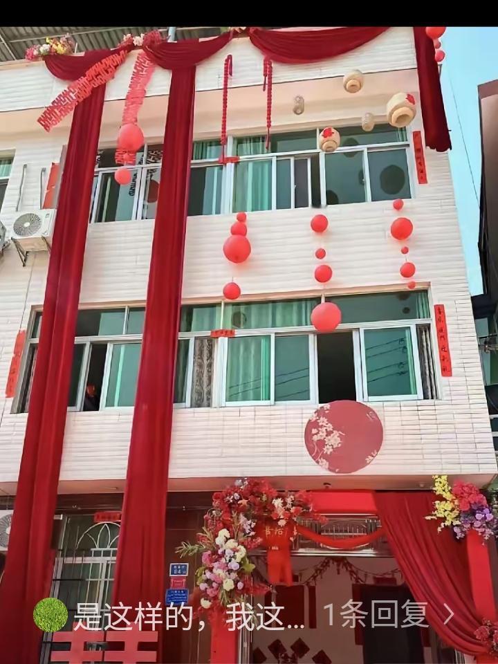 跟邻居因为宅基地闹别扭，好几年见面都不说话，一直僵到现在。
 
这不五一听说她家