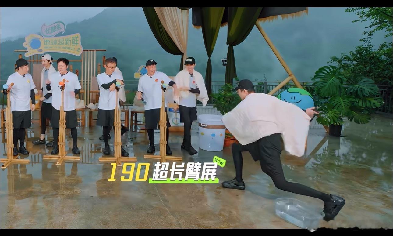 身高190就算了，臂展居然也190，这是什么人形大弓弩配置！得天独厚的硬件条件，