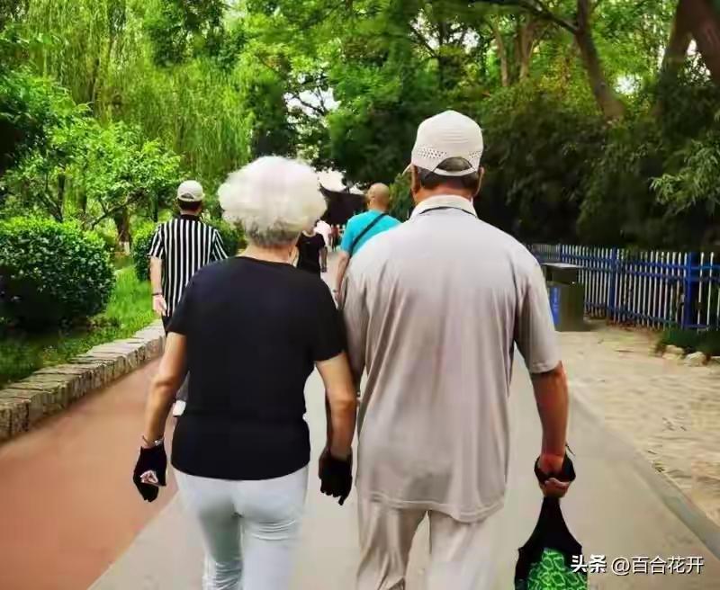 我退休后，给自己立了10条规矩，儿女说我“太清醒”，听完我的话，他们沉默了。
 