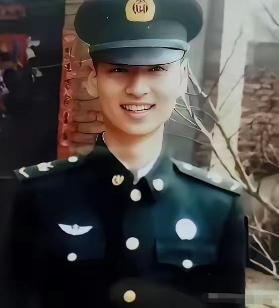 2020年，24岁的儿子不幸牺牲，母亲在整理他的遗物时，发现了一位女孩的照片，她
