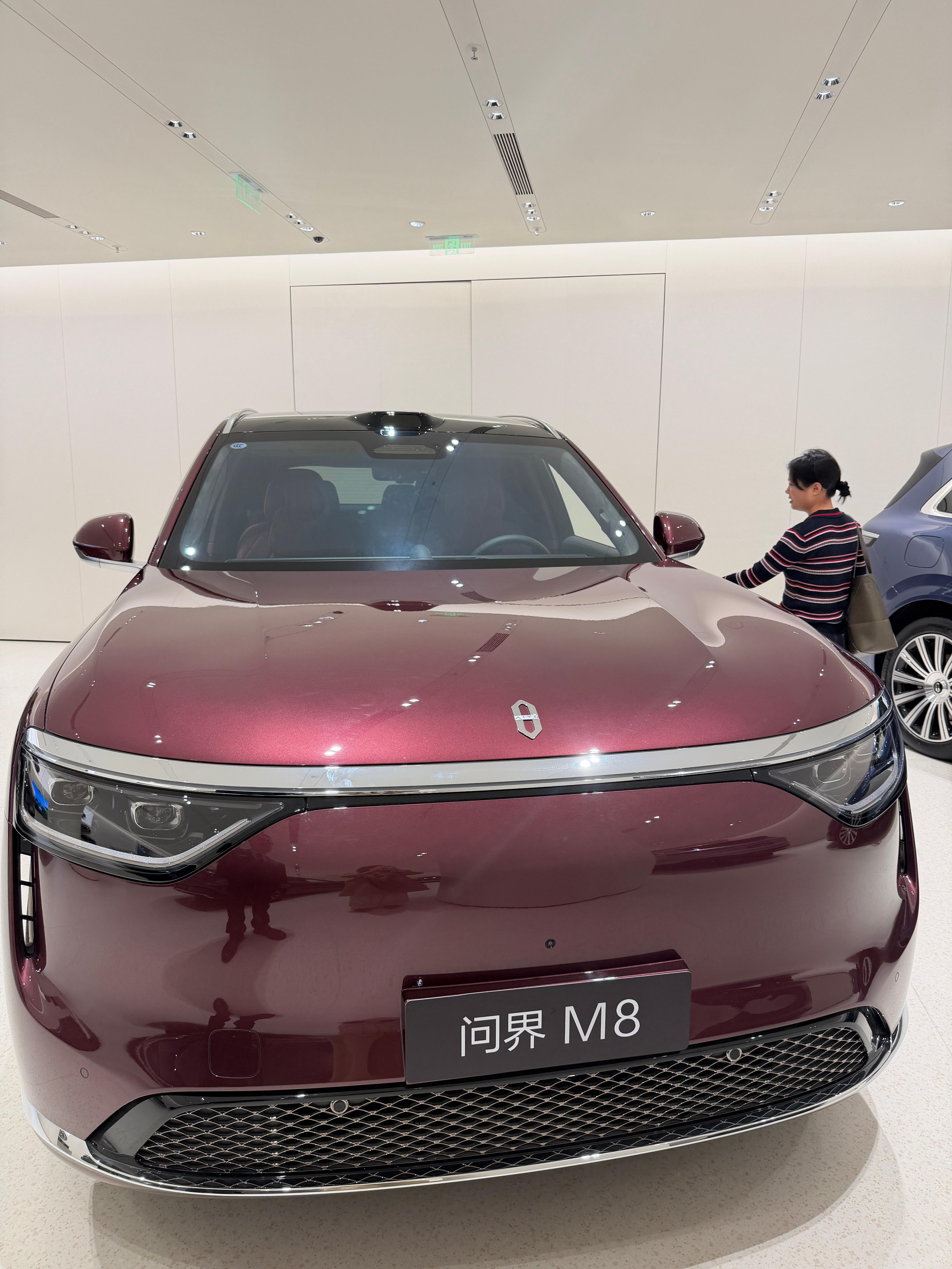 来之前种草的Mate 80RS我一口答应，结果一进门店就看上M8增程Ultra了