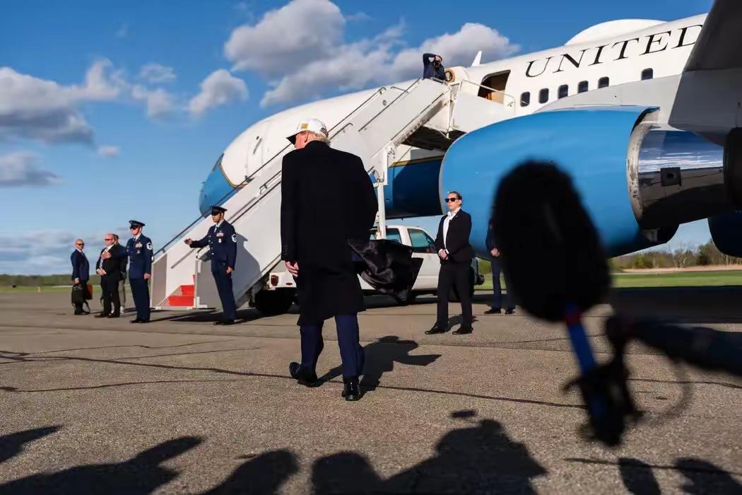 特朗普用各种手段不断对欧、日、韩、中东以及中国台湾施压，要求他们大力投资美国，服