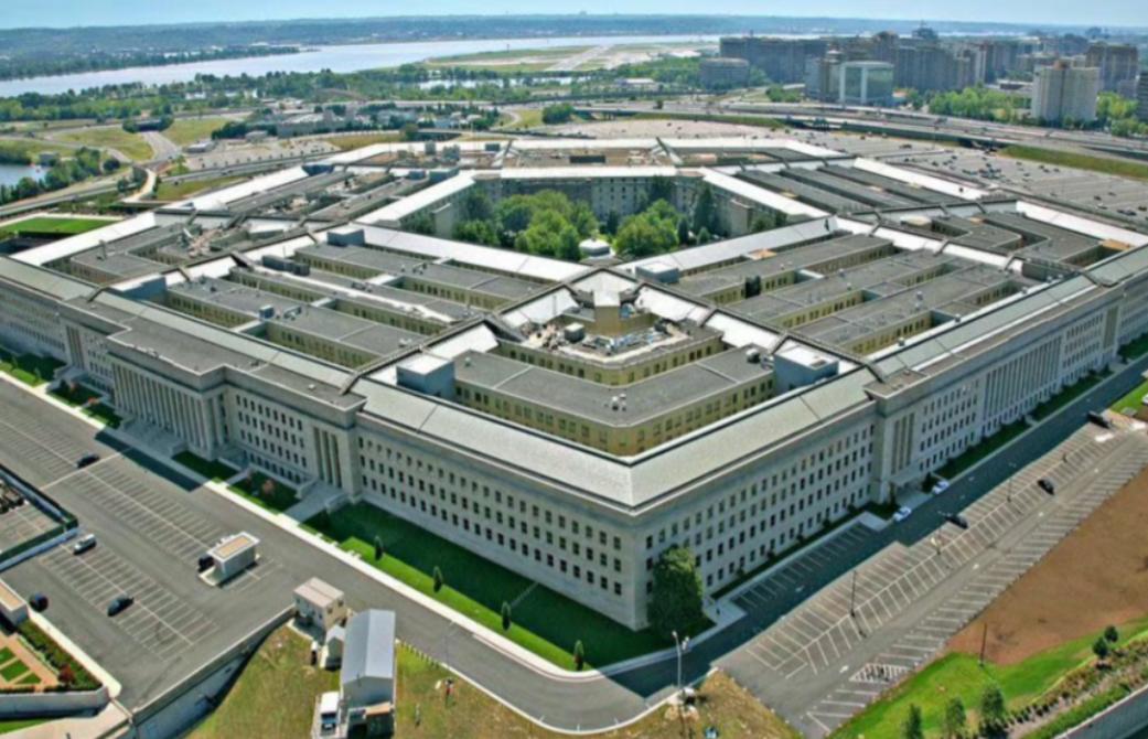 瞒不住了！美军中东真实伤亡曝光，特朗普强硬姿态彻底装不下去。

前阵子他还对着全