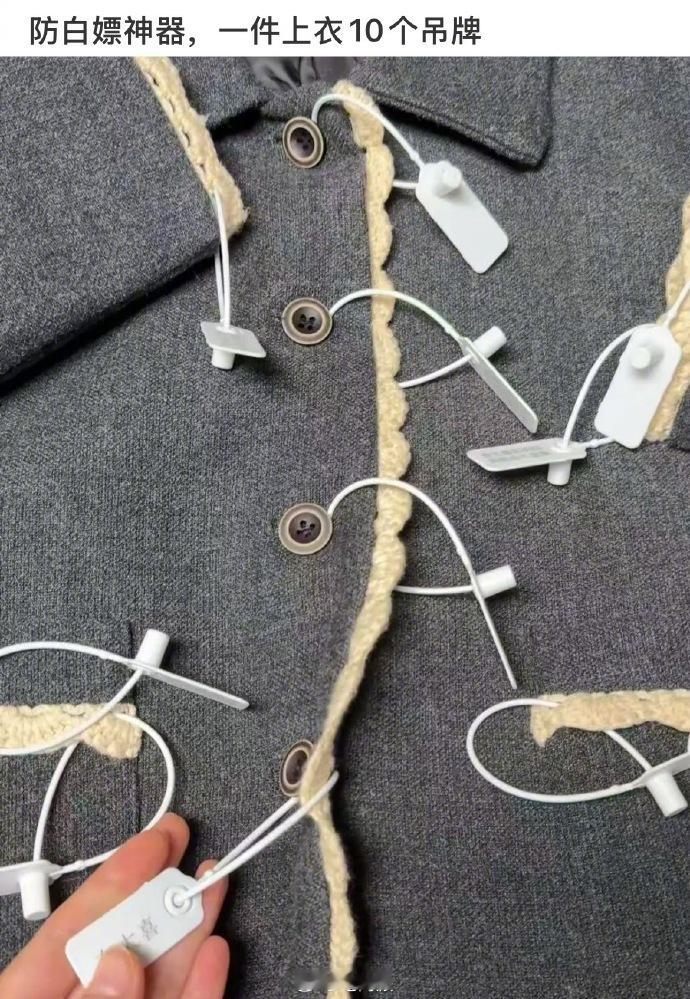 网购羽绒服半个月退回口袋装着机票现在成风了，因为即便被骂两句，也省了钱了，还是探