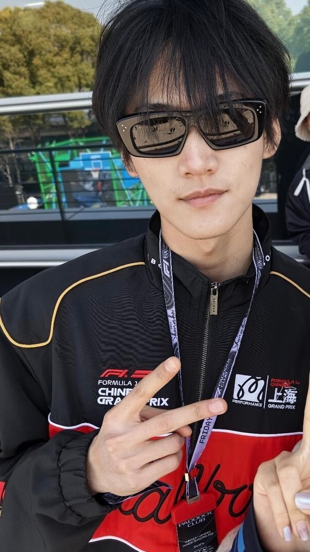 给我看急眼了谁不想急头白脸跟周柯宇来张合照