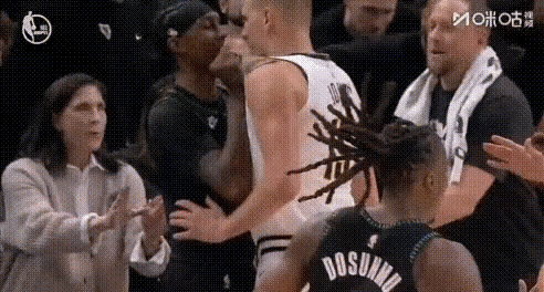 无人被禁赛！约老师、兰德尔罚款即可，G5均可出战。
他俩要是禁赛，G5还有球迷买