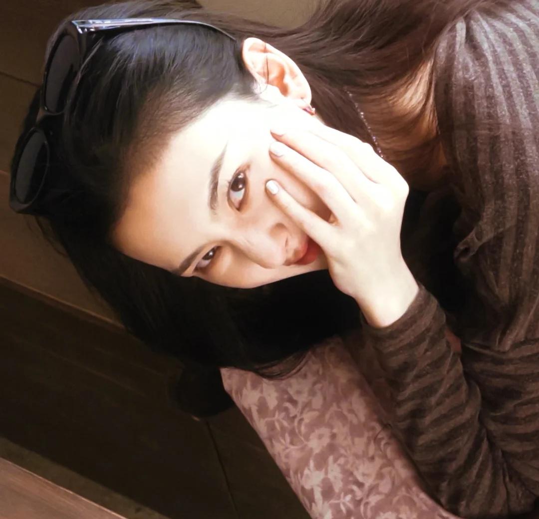 “雨停後我享受這剩餘的濕潤”🍋‍🟩｜宋祖儿
祖儿完全是头像大户来的[爱慕]