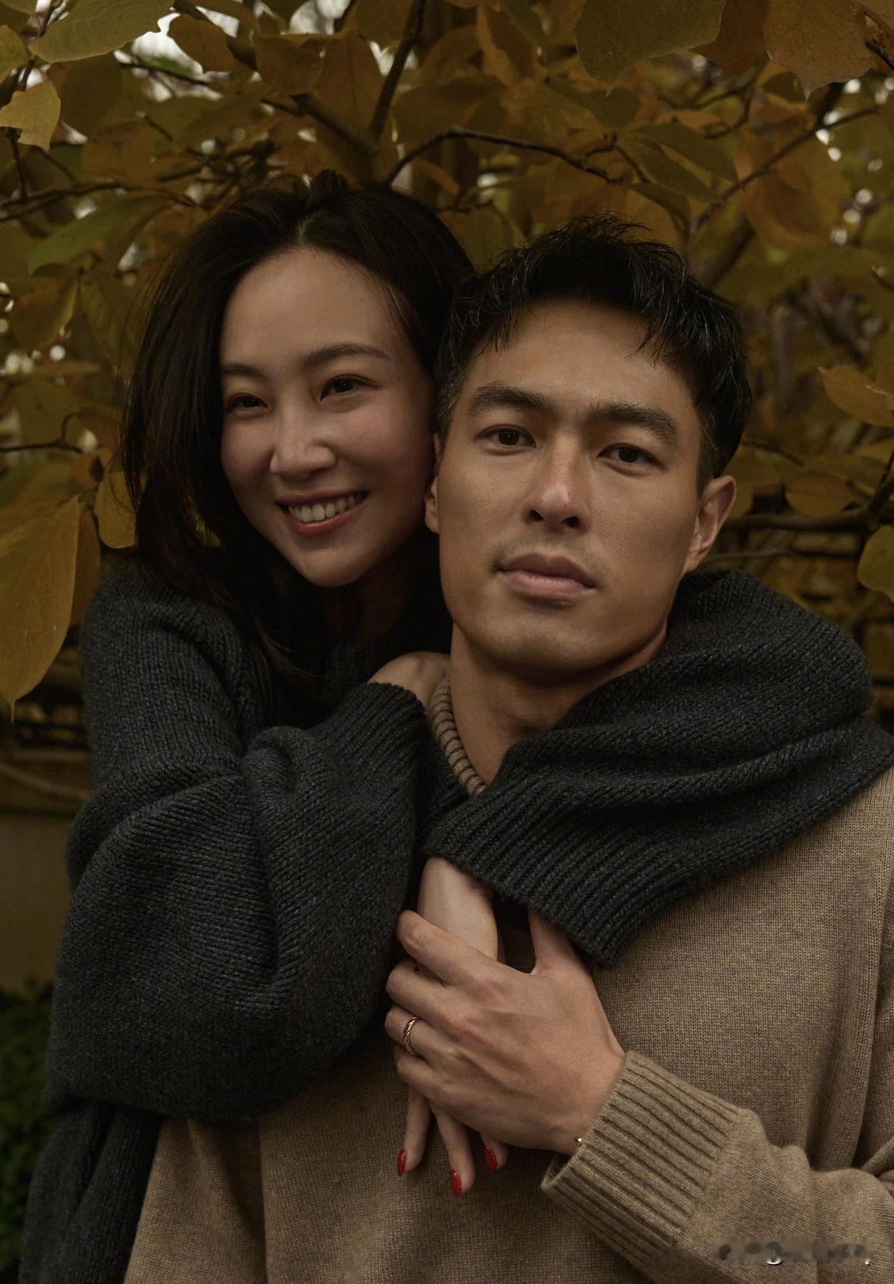 杨祐宁和老婆阿梅合体参加线下活动，刚出月子没多久的阿梅身材已经恢复，完全看不出是