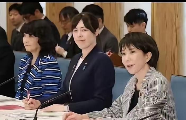 快报
 1月12日，日本经济大臣小野田纪美声称：中国对日本管制是经济宣战。
据媒