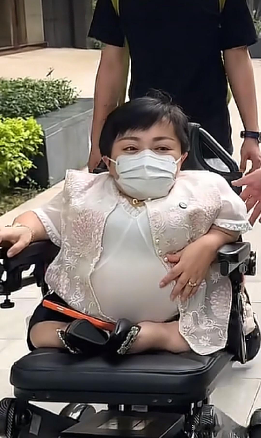 李喜梅发了一篇长文诉说她的家人是如何欺骗她的房产，这就是她当初最信任的家人，此刻