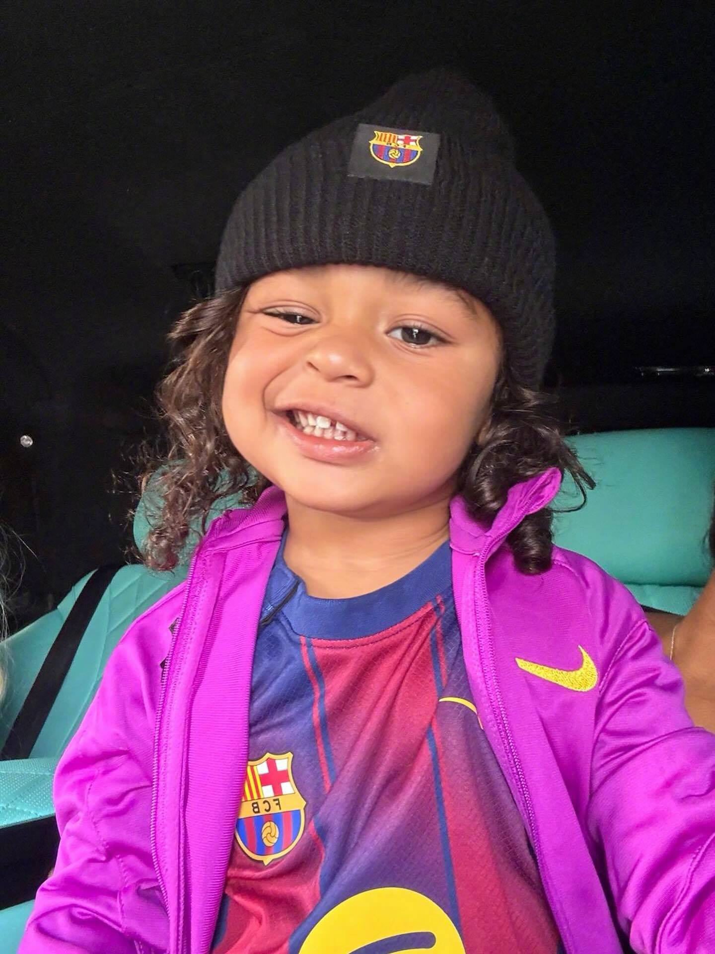 🥰Gael宝宝现场为最佳爸爸拉菲尼亚应援🏟️在世界上最美好的球场露出最可爱的