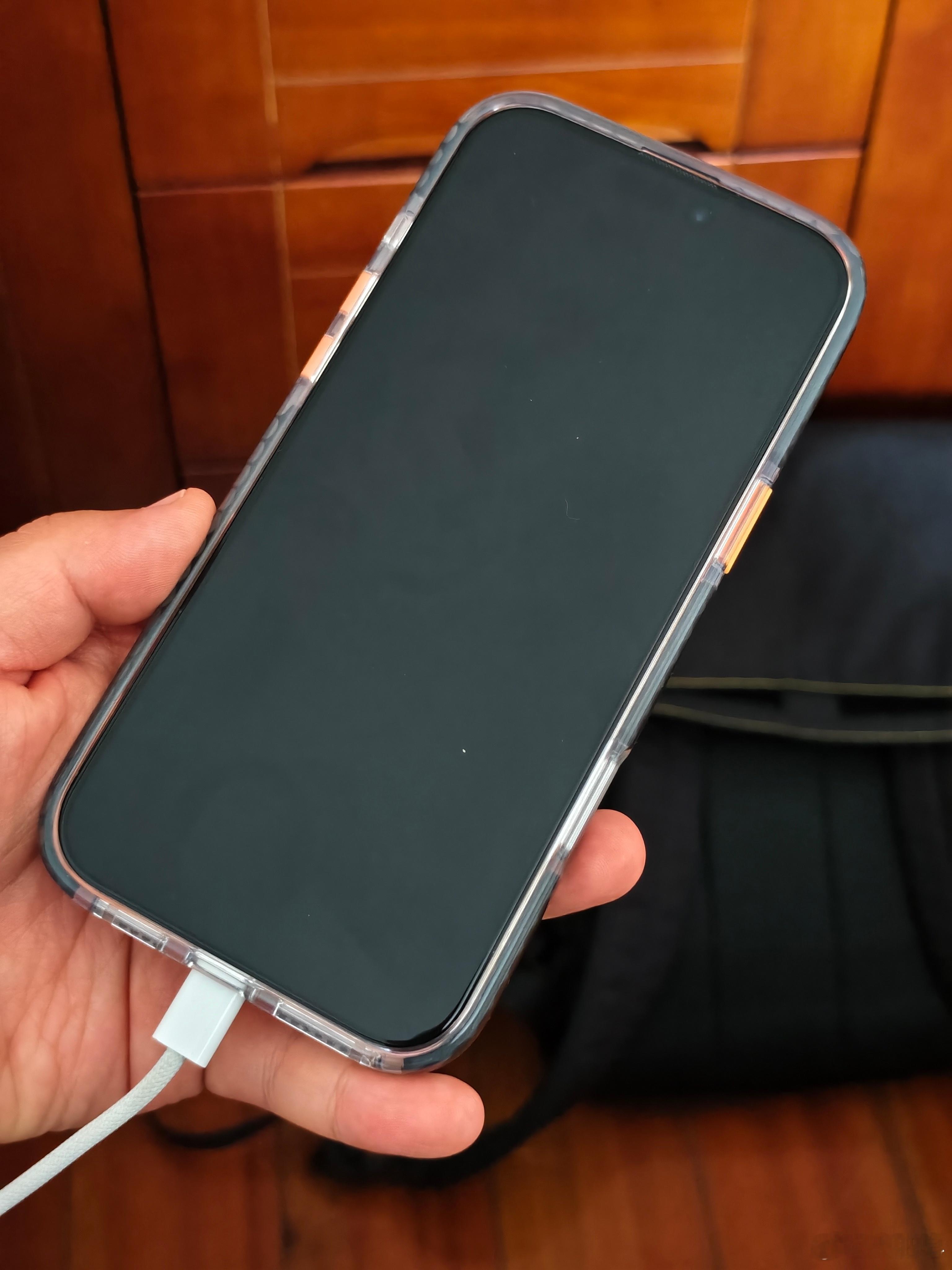 iPhone C口隐藏用法 别搞笑了，还给别人反向充电……iPhone续航和充电