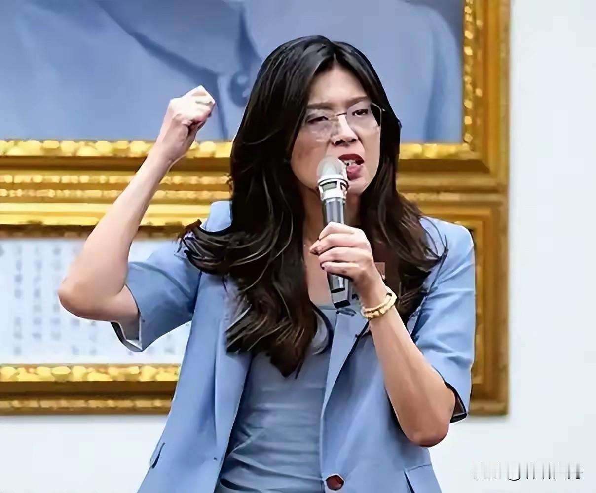 柯文哲这条绿营缓冲彻底没了，蓝白合真的从选择题，变成进退两难的生死题，加上郑丽文