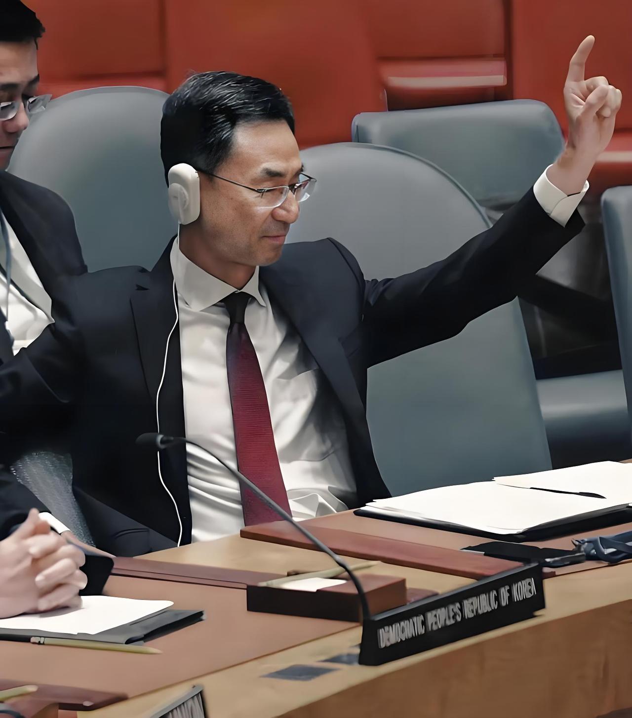 耿爽被免去常驻联合国副代表职务，信息已在官网撤下，有关他的消息，今后一段时间，我