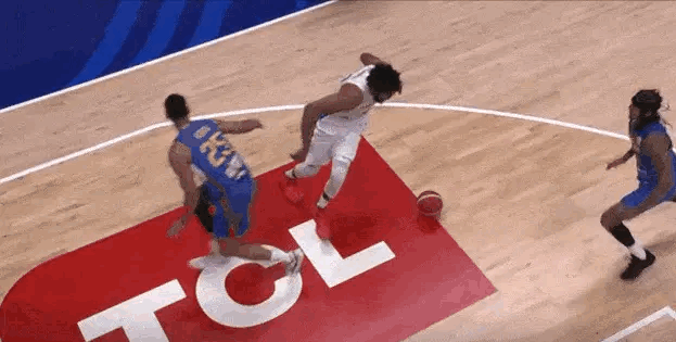 [世界杯速递]唐斯被克拉克森抢断，还被吹罚违体犯规