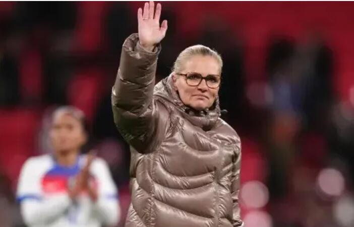 中国女足0比8英格兰女足 【魏格曼：花了1-2分钟适应中国队阵型，比赛比预期轻松