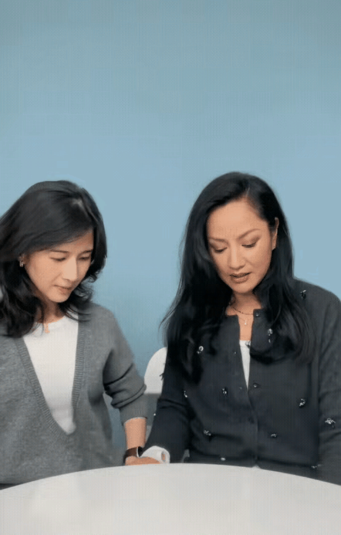 瞿颖拿出一个小玩具，papi酱都笑出表情包，说是解压玩具，但其实不是。

它就是