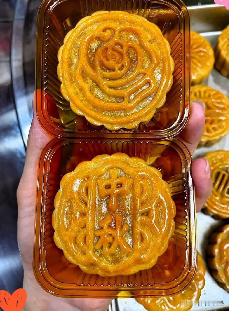 别小看一盒月饼，有时候击溃一个人的，从来不是东西本身。有位保洁在公司干了半个月，