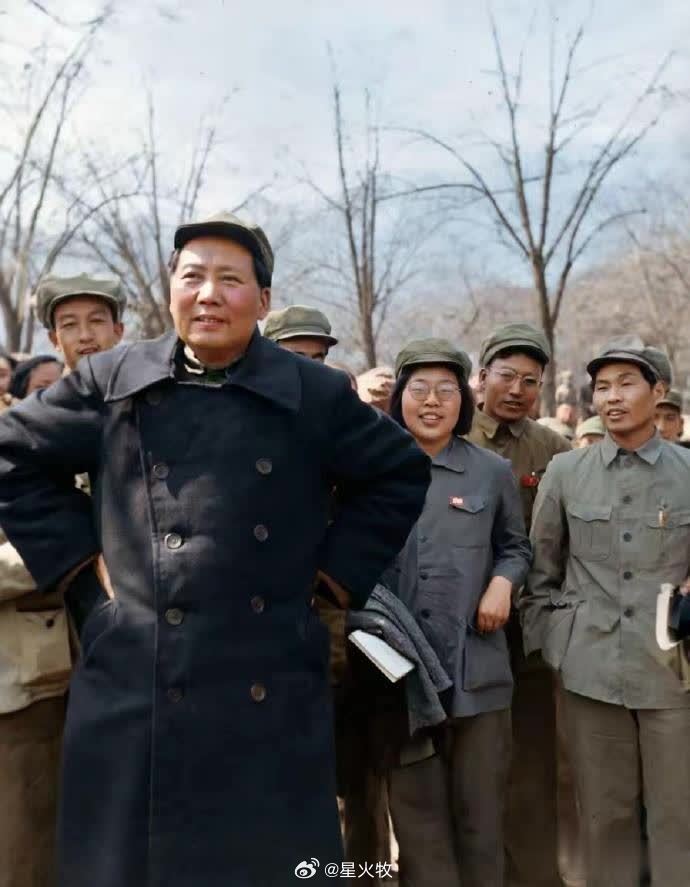 明月未出群山高，瑞光千丈生白毫。 