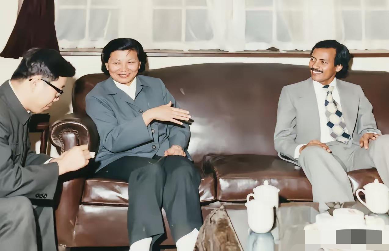 70年代初，杨富珍作为上海党政负责人之一，参与外事接待，会见多国来宾￼￼￼。她是