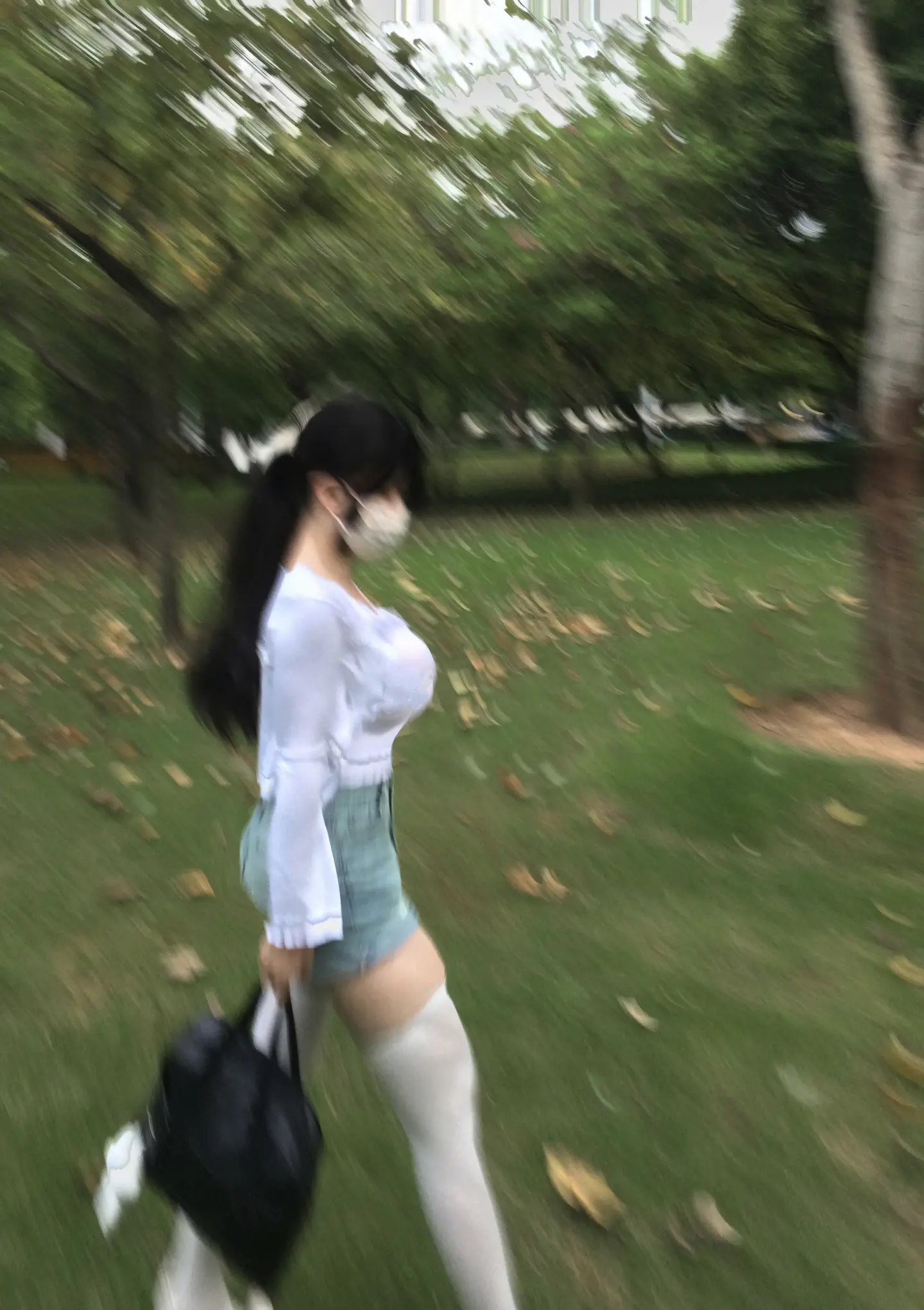 想你 像是隔着一层磨砂玻璃看雨
