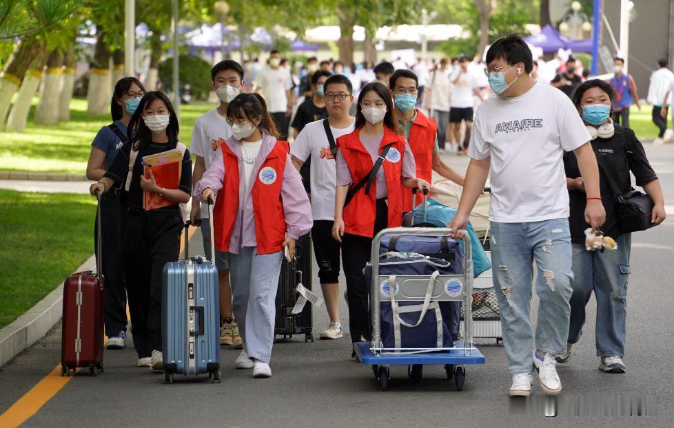 高考结束后，第一波家庭大项支出马上到！

很多考生家长都叫苦不迭，看着孩子开出的