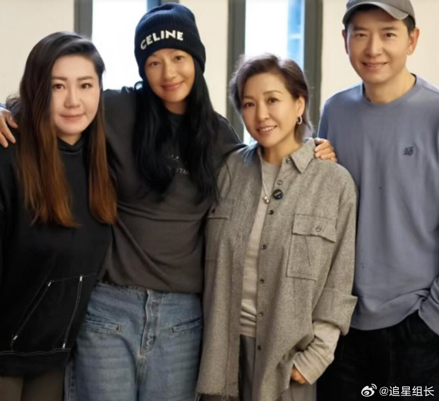 李静戴军收到老鼠干笑出画了李静戴军被老鼠干吓出表情包 真的要笑晕，两位前辈艺人被