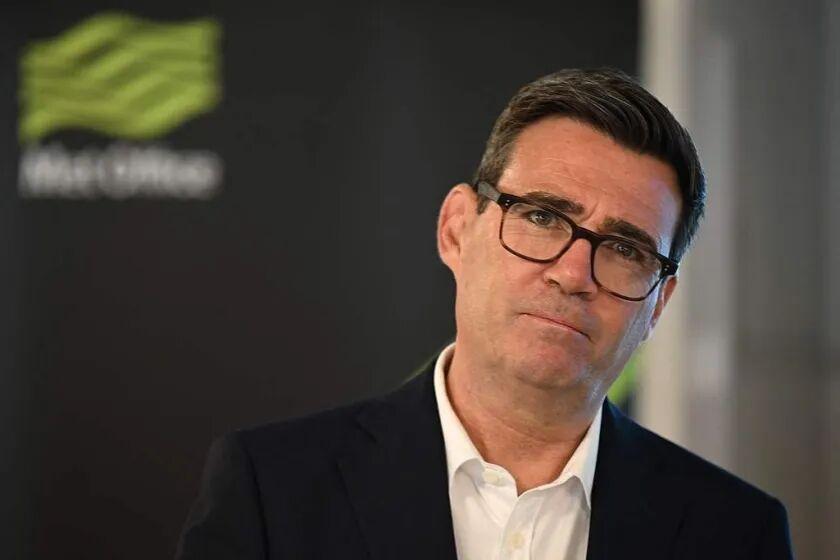 如何评价英国首相伯纳姆被骗哈哈，妥妥的国际笑话。以前总觉得掉进骗局是咱们普通人的