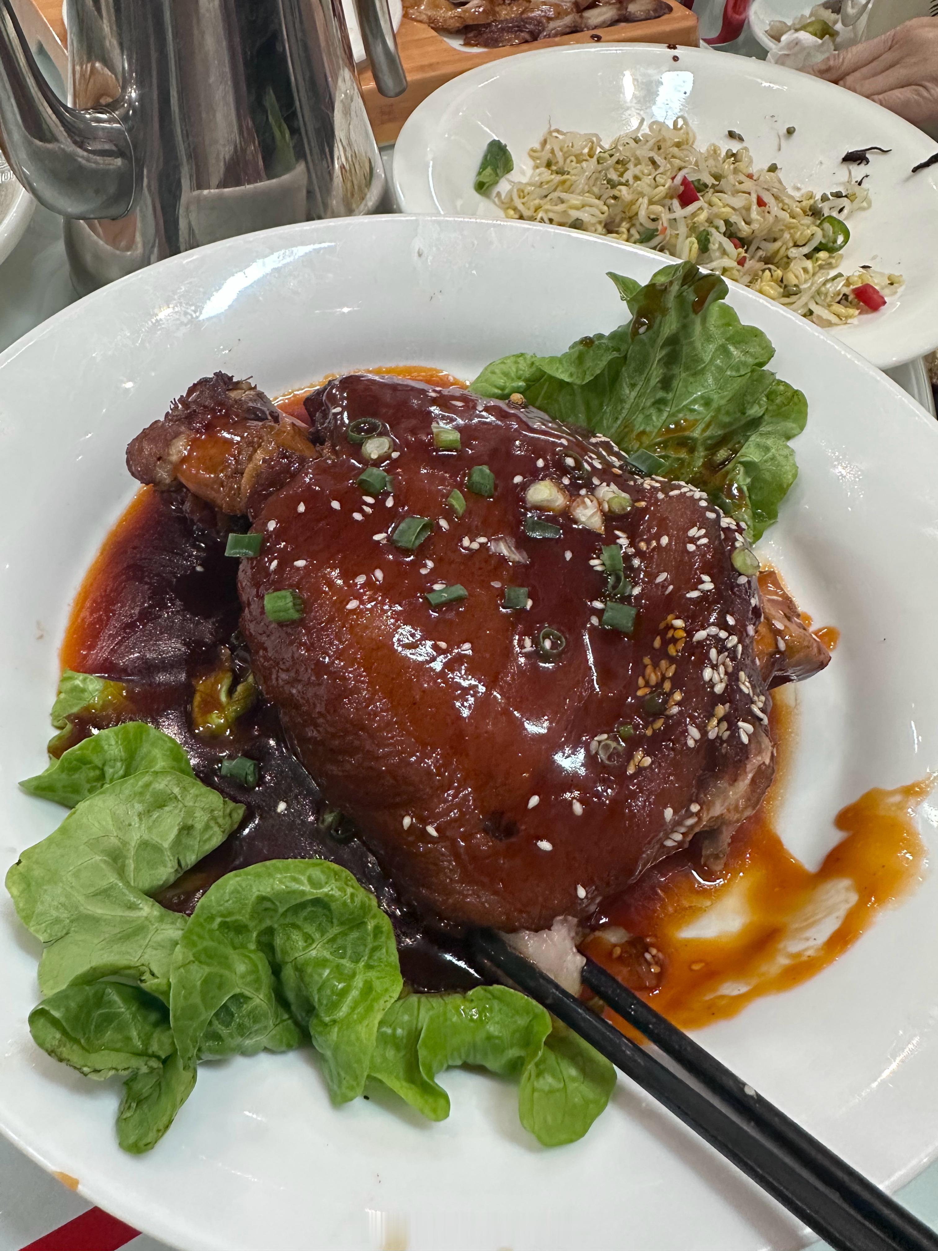 这一个大猪蹄子，一个人能吃完吗不可辜负的美食