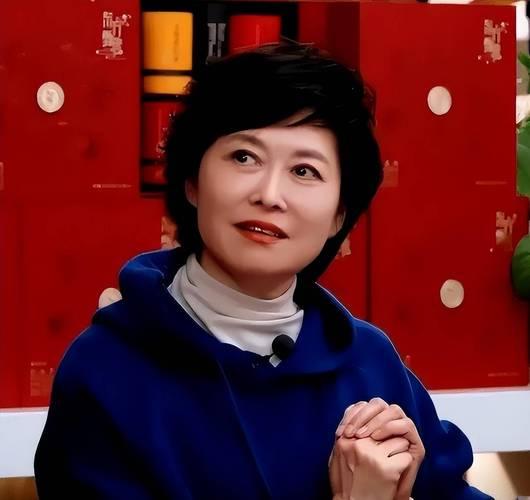 敬一丹被视作中国电视改革的亲历者与见证者。1988年她进入央视，恰逢电视行业变革