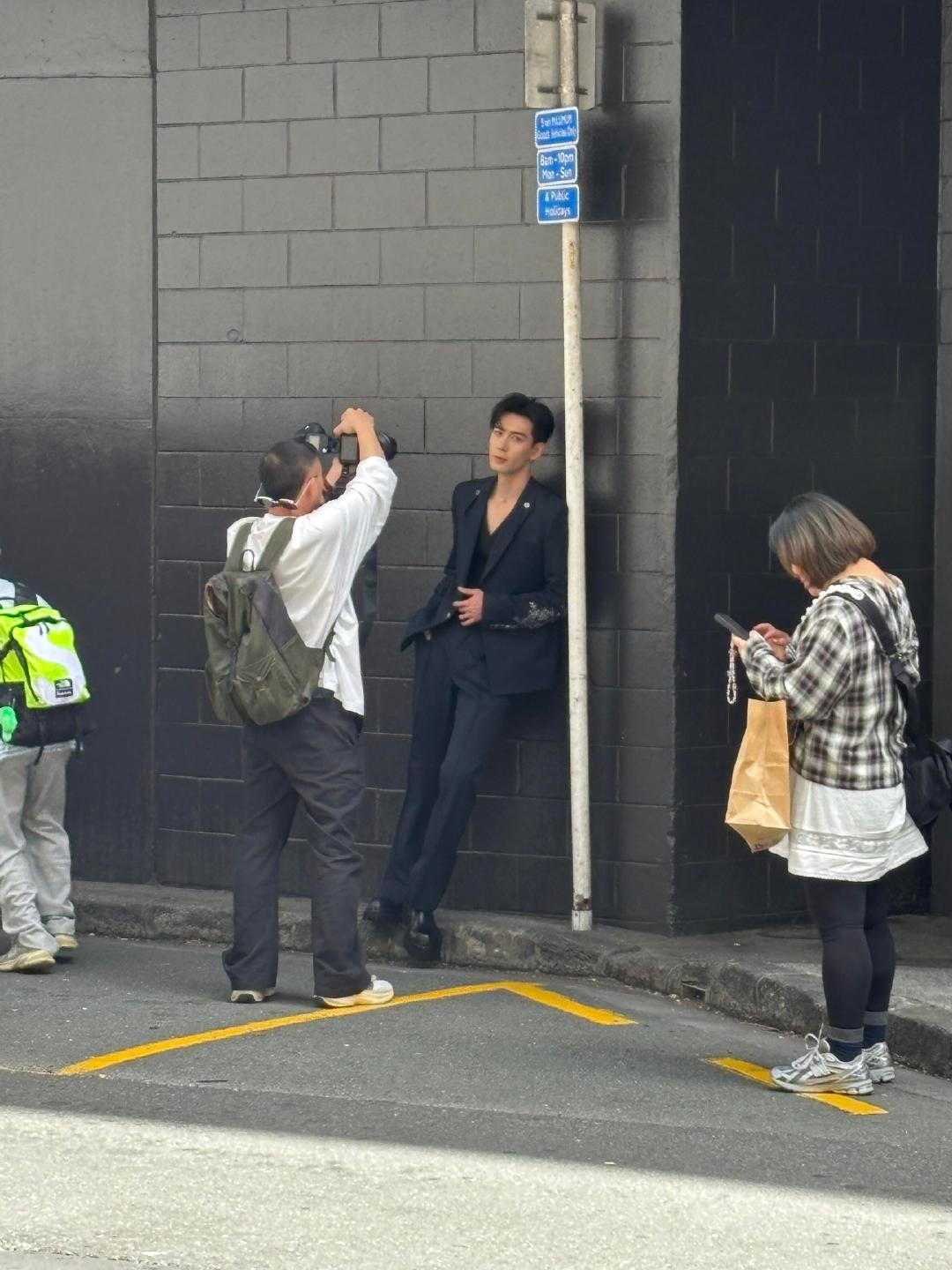 奥克兰偶遇陈星旭奥克兰偶遇陈星旭街拍 2月24日，网友在奥克兰偶遇街拍，网友：“