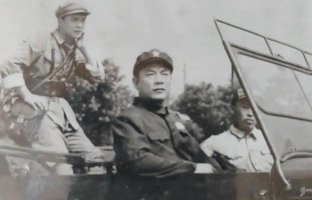 1978年，电影《济南战役》中，迟志强饰演郭振清司令员的警卫员的剧照。这段时间，