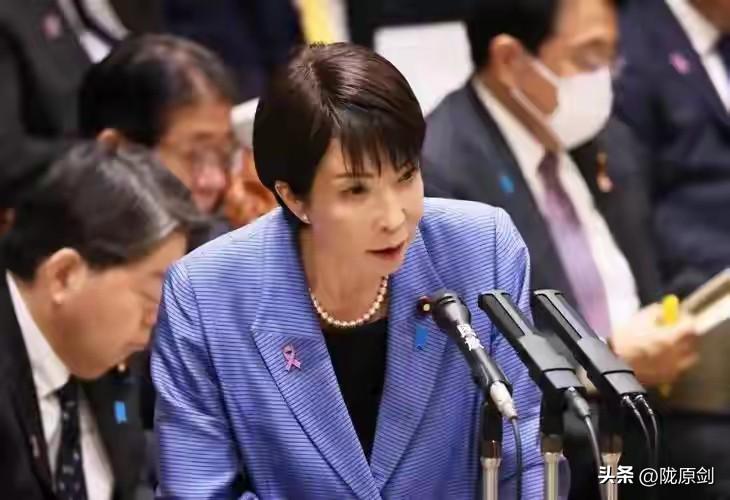 贺新郎·高市丑态

倭岛风云骤。看早苗、初登相位，妄行荒谬。矢口侵华无其罪，挑衅