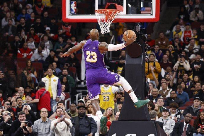 詹姆斯或将在今夏离开湖人美记Jake Fischer今日在做客Bleacher 