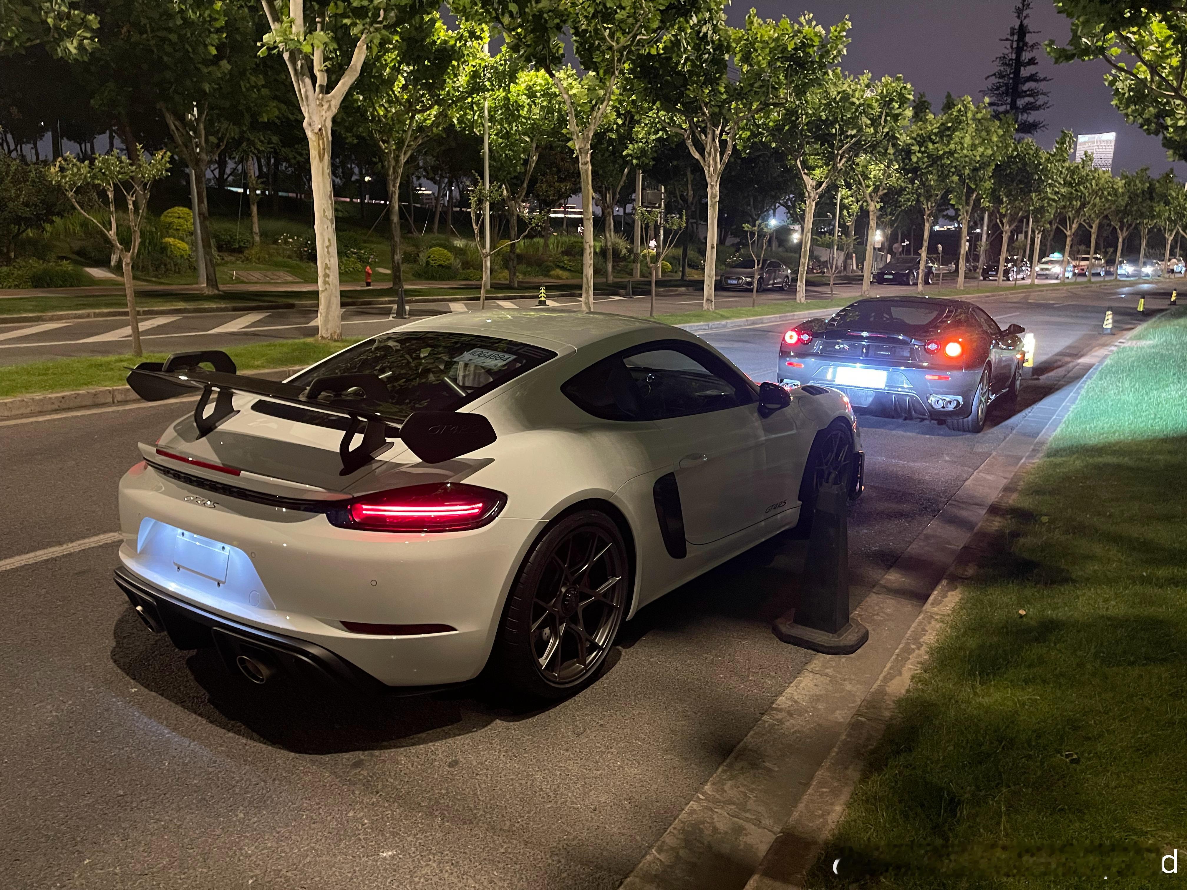 新欢旧爱第一次面基，430似乎有点吃醋，停回地库时故障灯全亮[苦涩]，姚帝的老牛