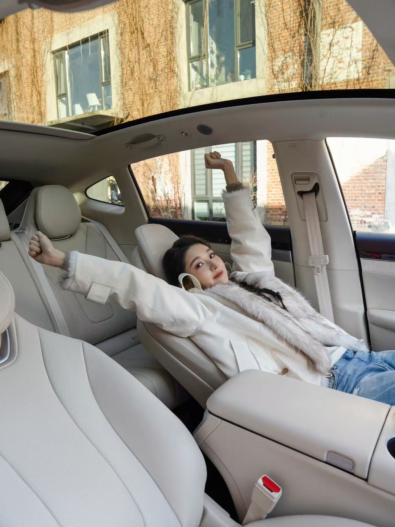 王玉雯 假装车没停好听了两遍 最近真的要被王玉雯刷屏了，在播剧活动状态都好得没话