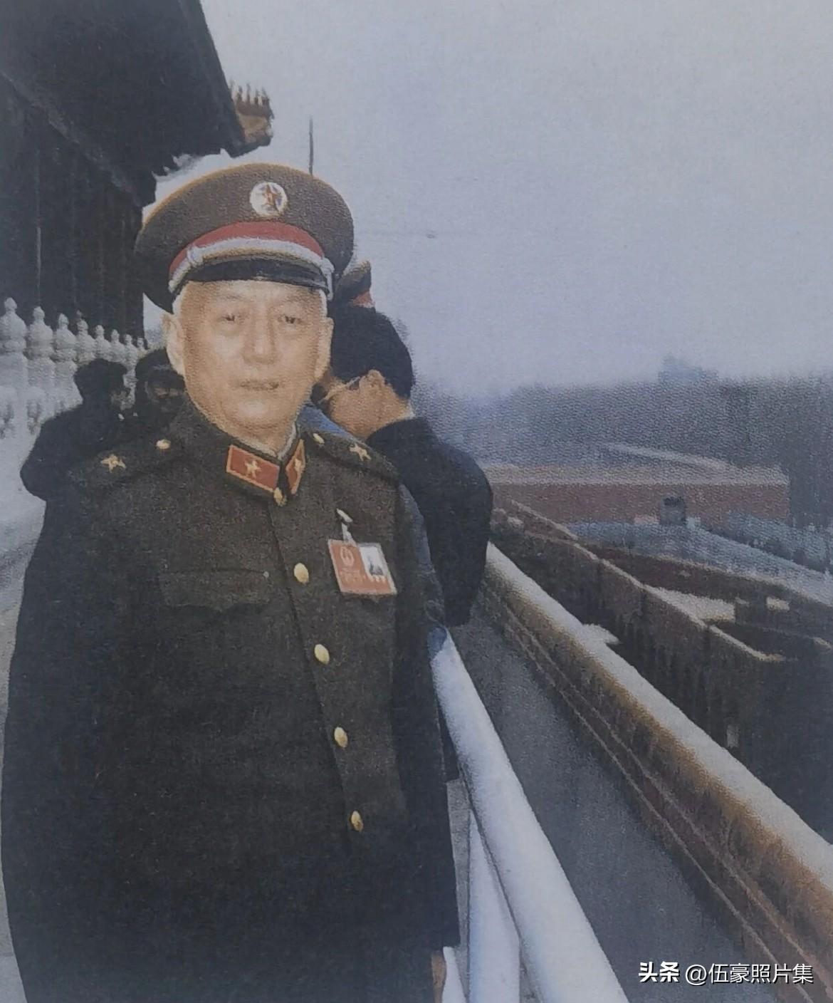 1987年4月11日下午，第六届全国人民代表大会第五次会议闭幕后，开国少将、兰州