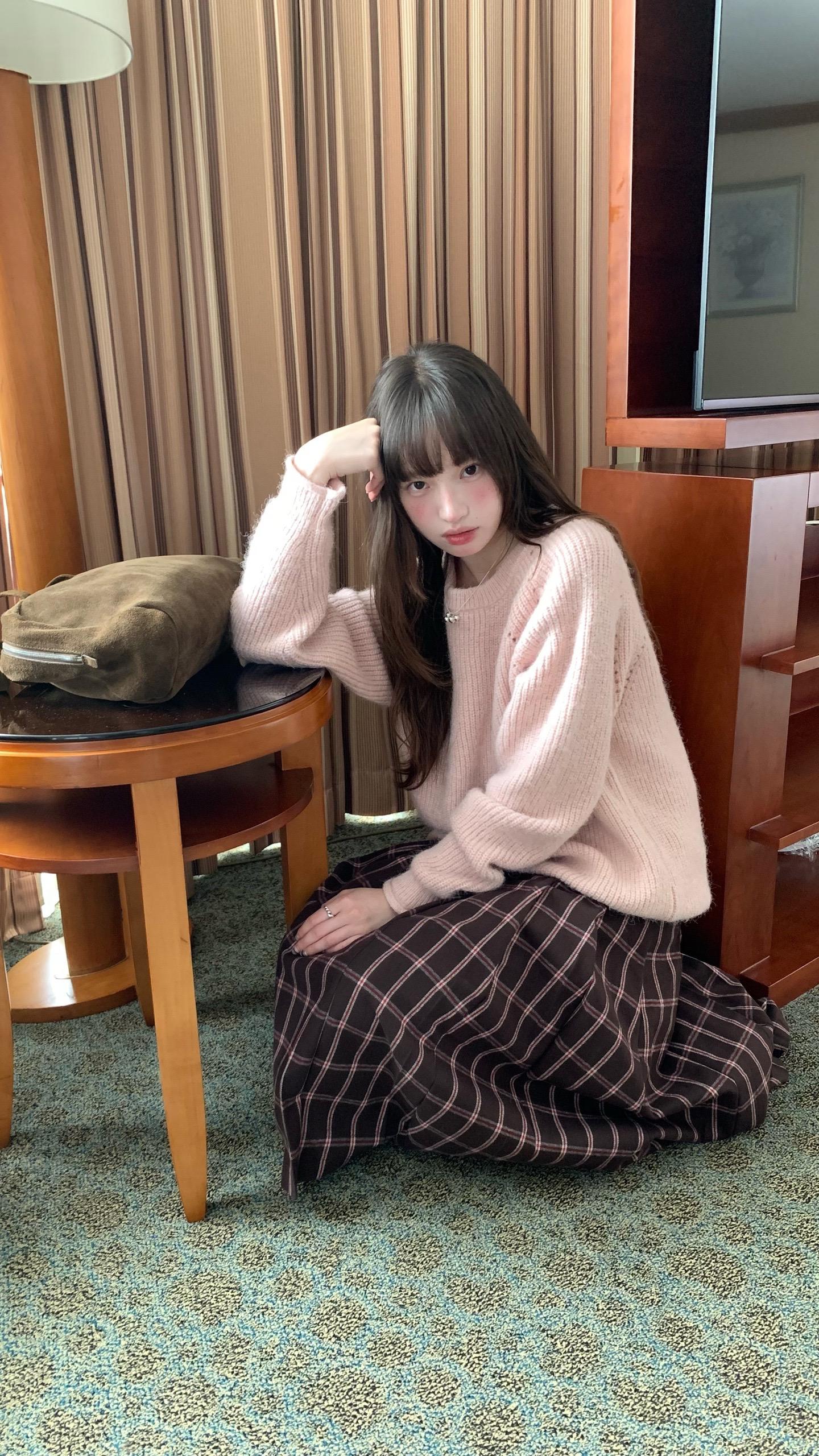 最会蹲着拍照之人。