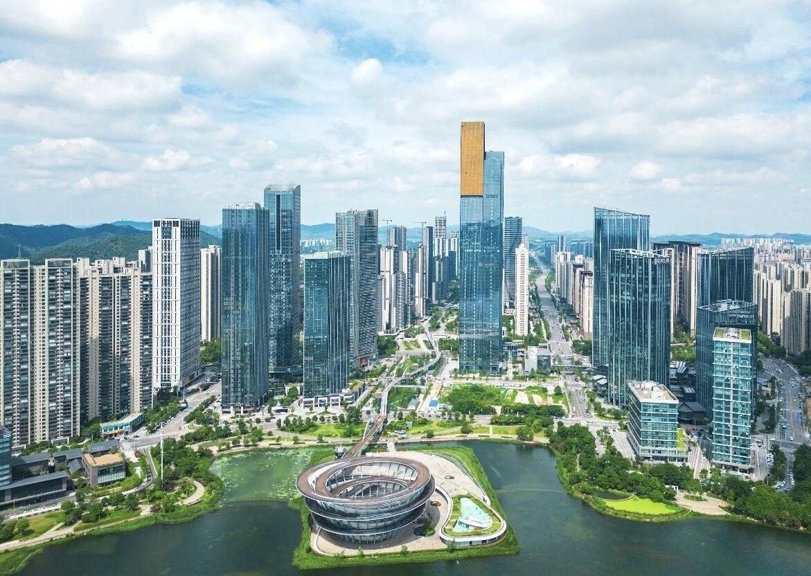 青春，是拔节生长的生命律动，是蜕变重塑的无限可能。一座城市的“青春”，则是在开拓