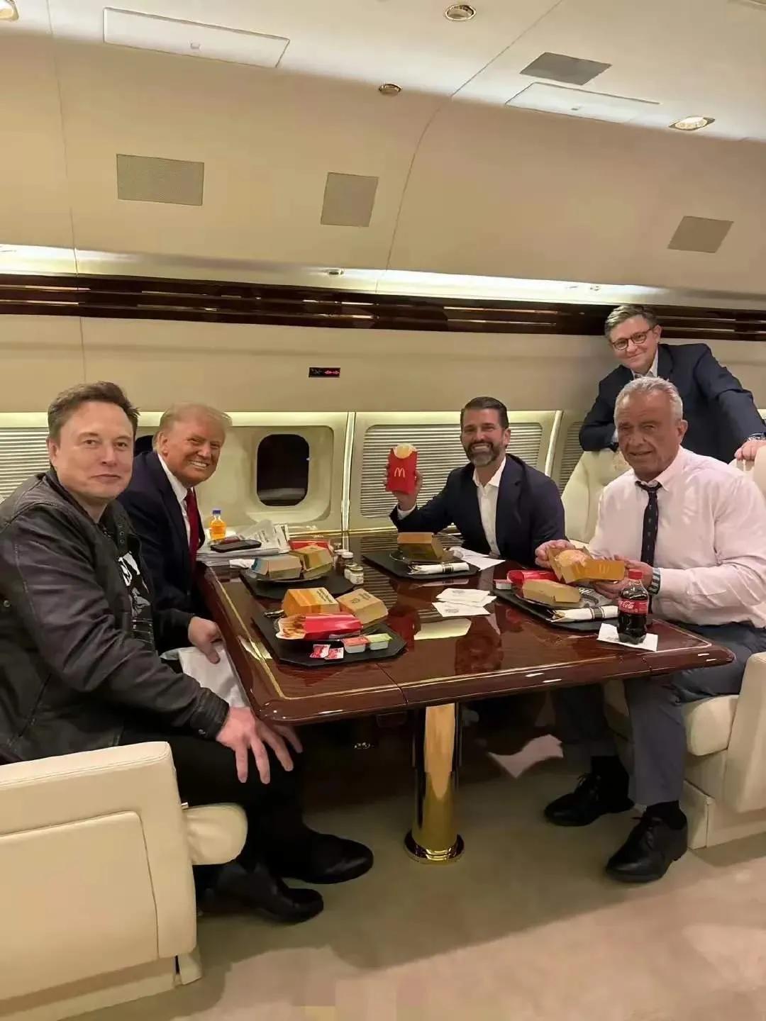连个茅子也没有。
只有几份麦当劳，美丽国实力不行啊～