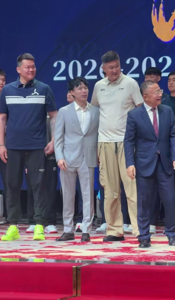 广东东阳光队2026-2027新赛季出征仪式都已经举办了，但外援方面还没凑齐真奇