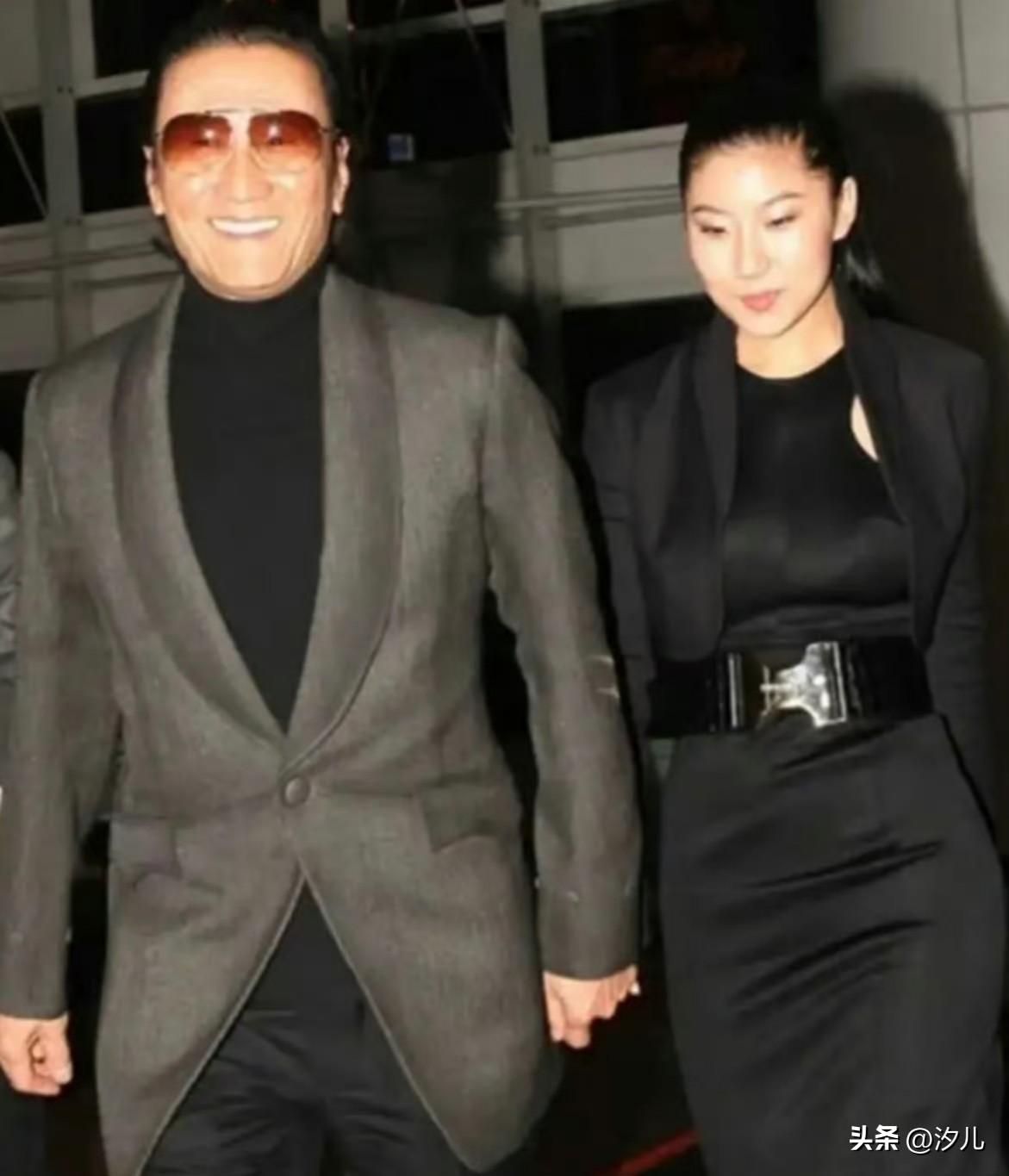 CoCo称谢贤曾为了她卖劳斯莱斯


CoCo长得也一般吧！谢贤怎么就这么爱她？