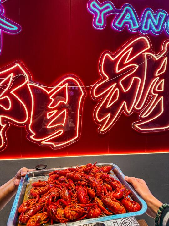 🔥阳朔夜宵顶流！小龙虾配烧烤谁顶得住啊‼️
