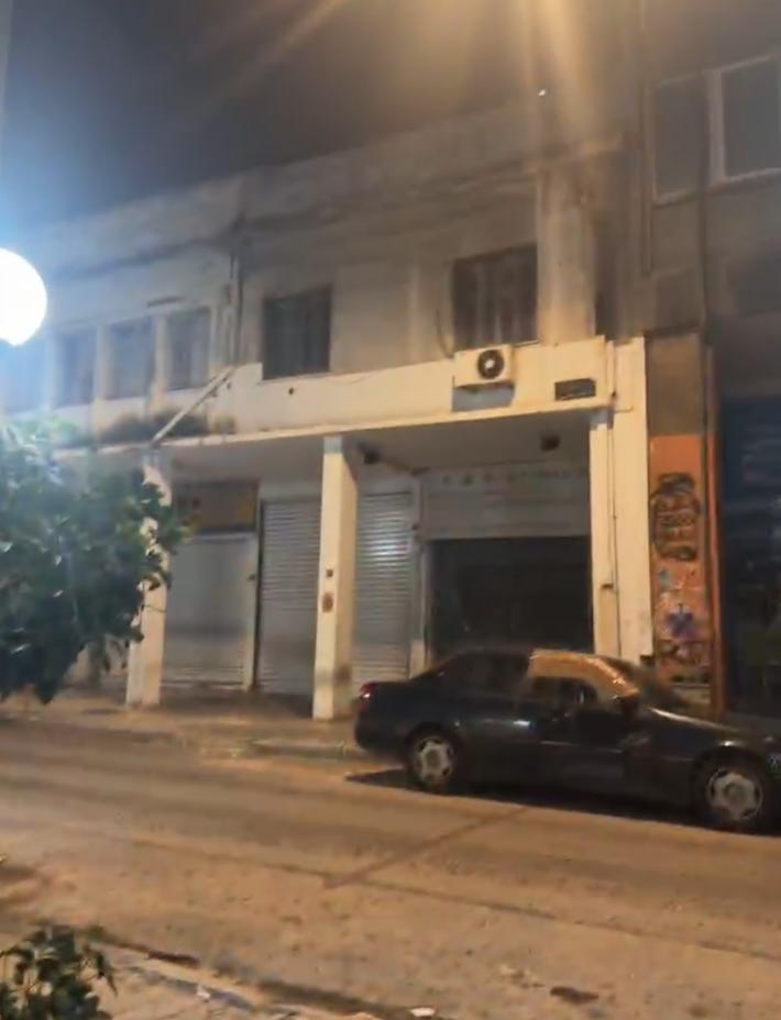 中国男子在雅典街头被抢手机，“对方腰间别了把枪，吓得腿直哆嗦”，巴基斯坦大哥挺身