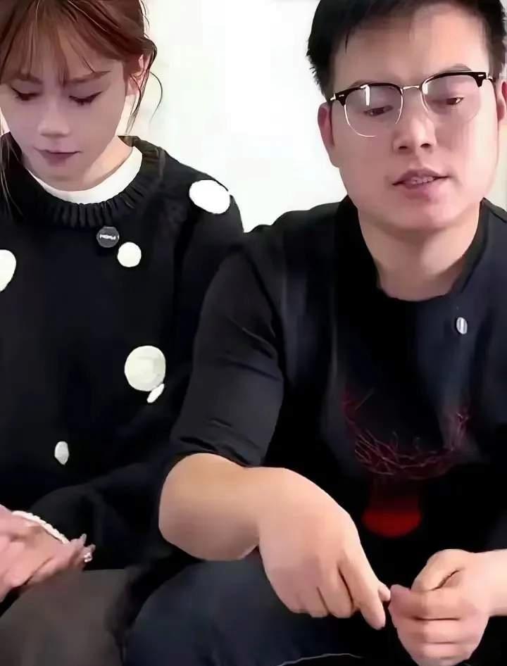 婚检报告出来的那一刻，她没有掉一滴眼泪，而是把18万现金和宝马钥匙整整齐齐码在桌