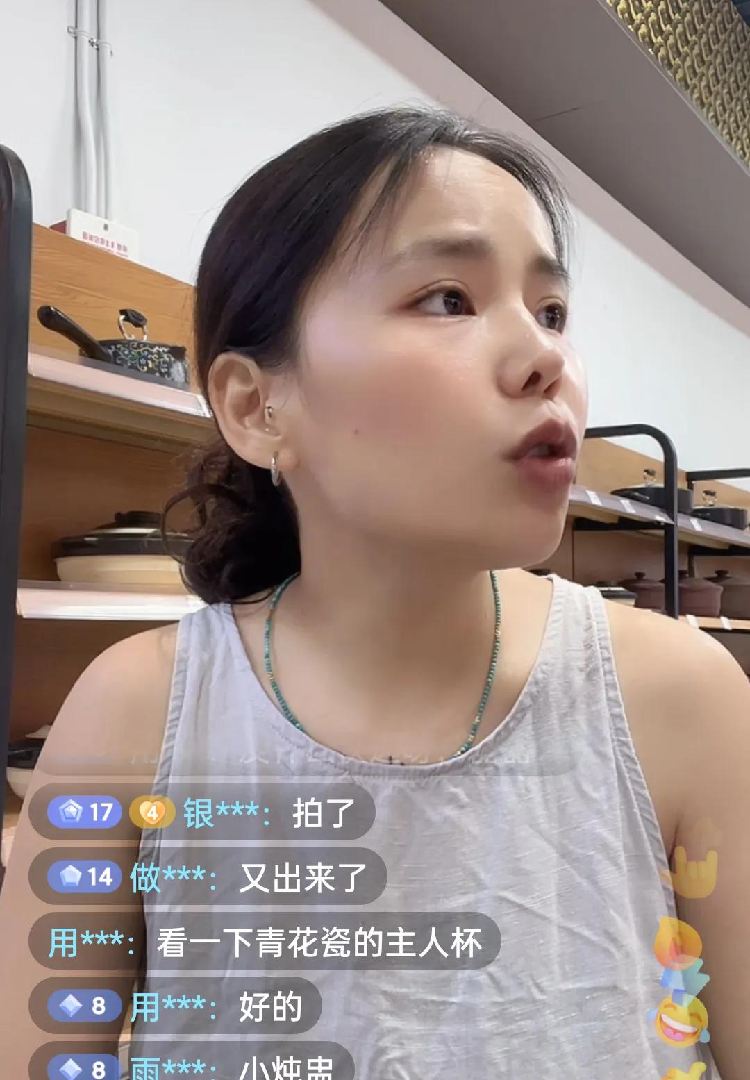 没想到626之后熊磊的人气一直在四位数徘徊。
她在直播间里的表现可谓是有勇有谋又