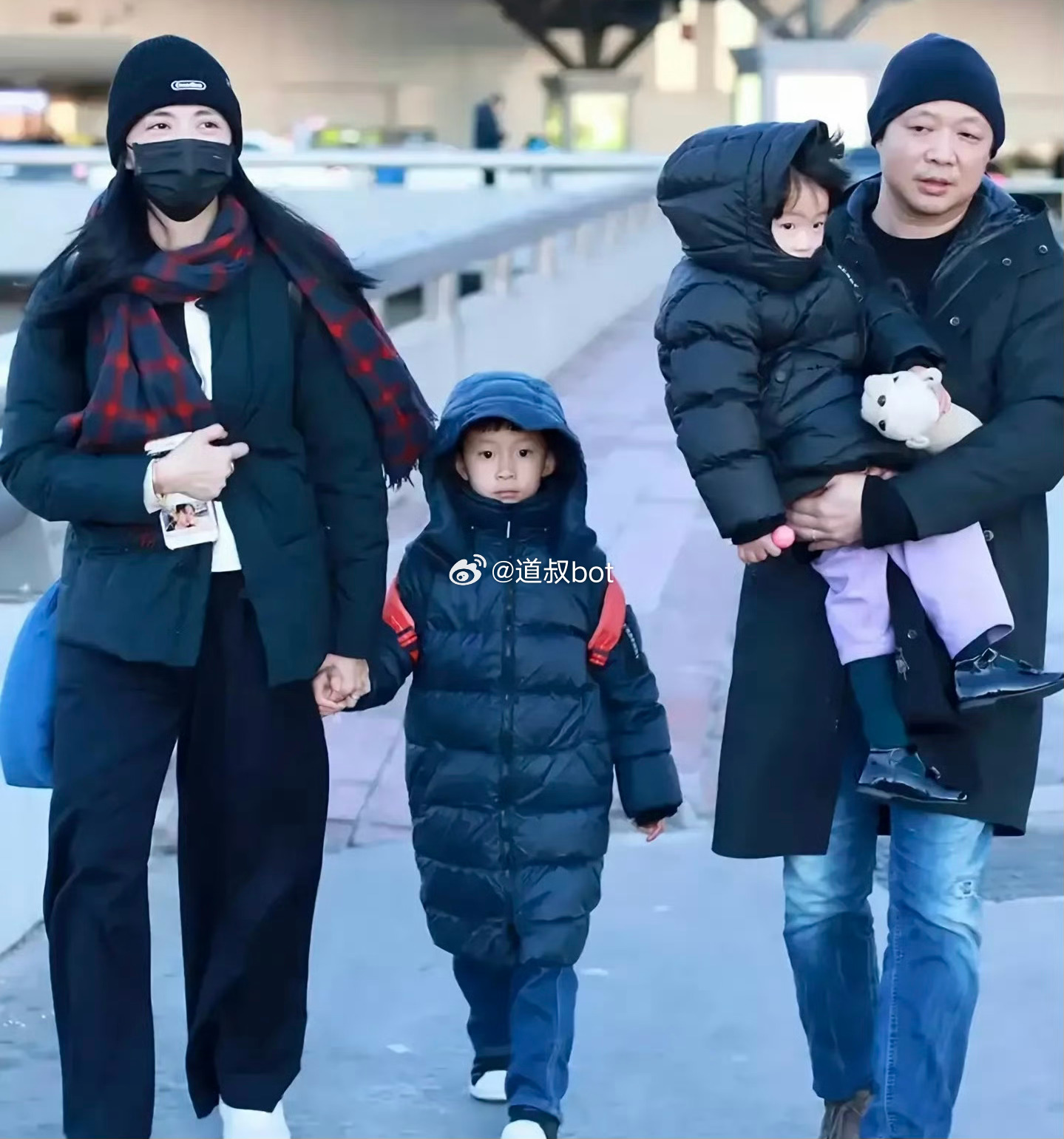 不知道为啥官宣，这种事谁关心啊？目前离婚明星有马蓉、董洁、姚晨、李小璐，何洁，佟