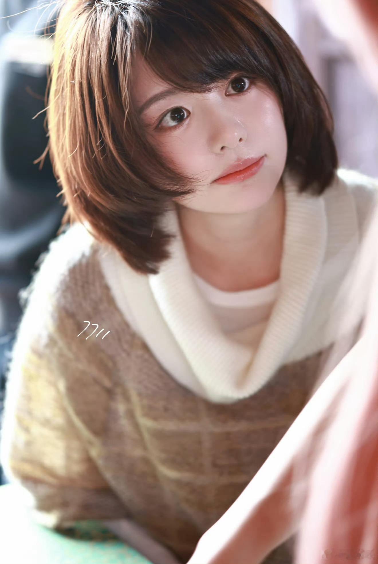 又是一位可爱清纯的大美女，黄晓明什么时候开公司还签艺人了？不过这位美女眼睛是真的