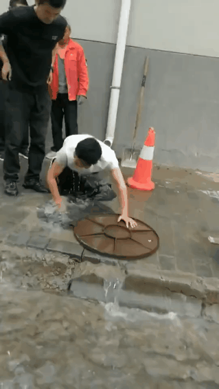 这位大哥只是路过的！这样的人在我心里才是网红